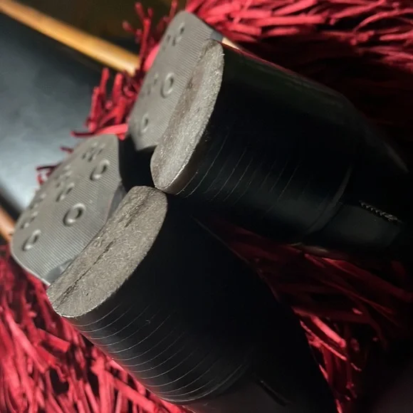 Kenneth Cole wingtip Leather stacked wood heel brown leather perf. vintage pump - Picture 10 of 12